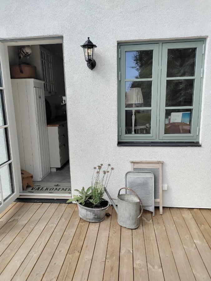 Mysigt Hus I Liten By Naera Havet Ystad Bagian luar foto