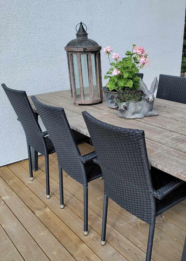 Mysigt Hus I Liten By Naera Havet Ystad Bagian luar foto