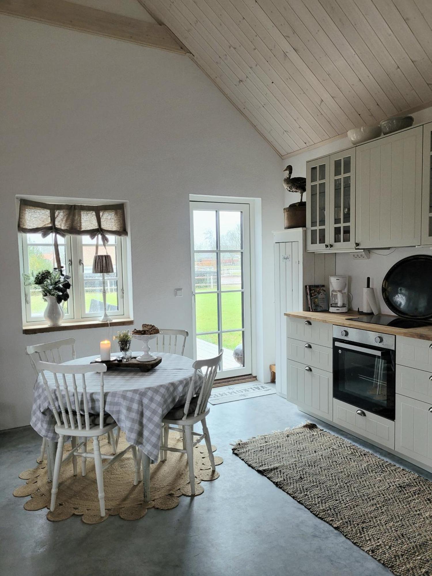 Mysigt Hus I Liten By Naera Havet Ystad Bagian luar foto