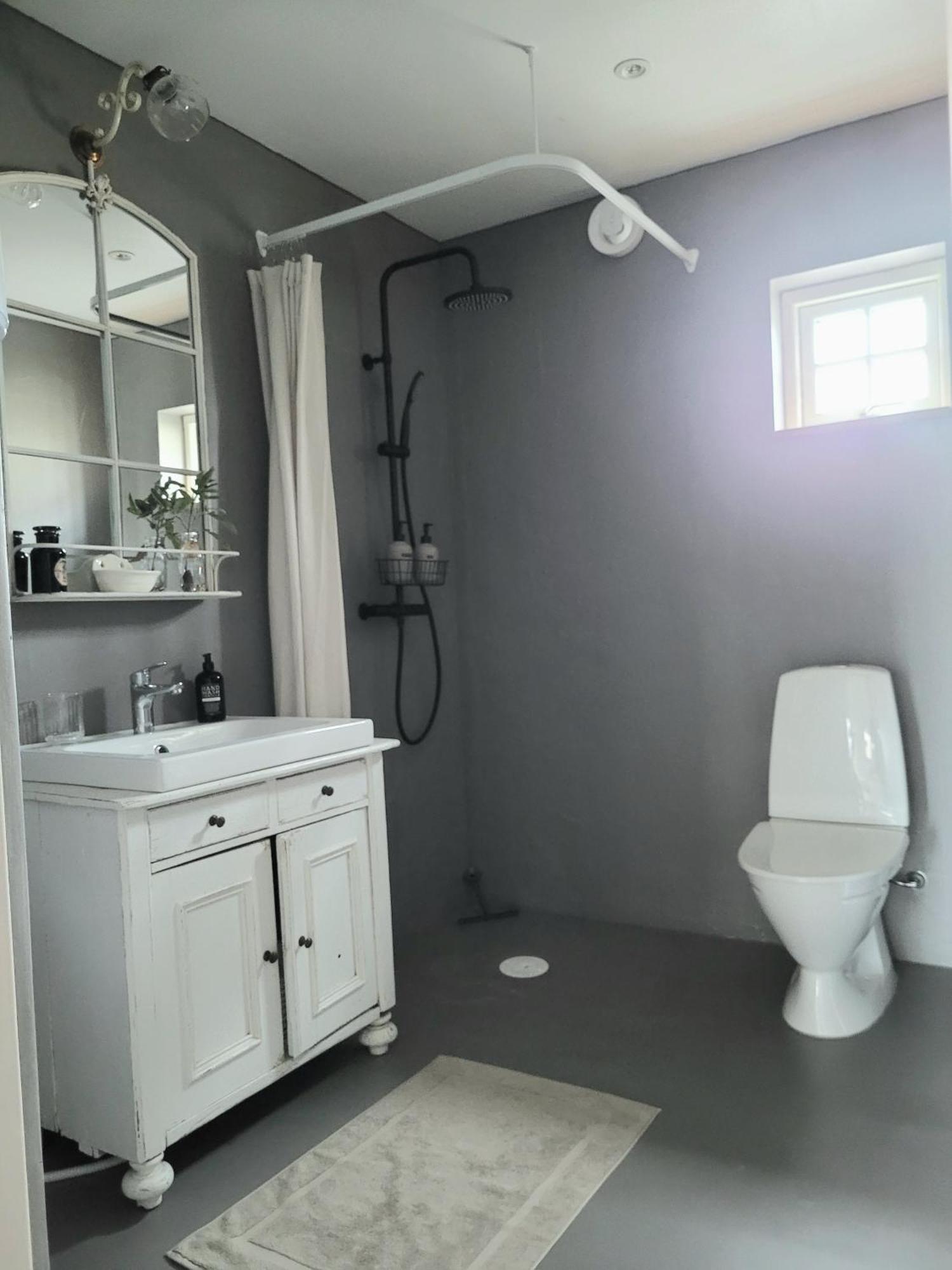 Mysigt Hus I Liten By Naera Havet Ystad Bagian luar foto