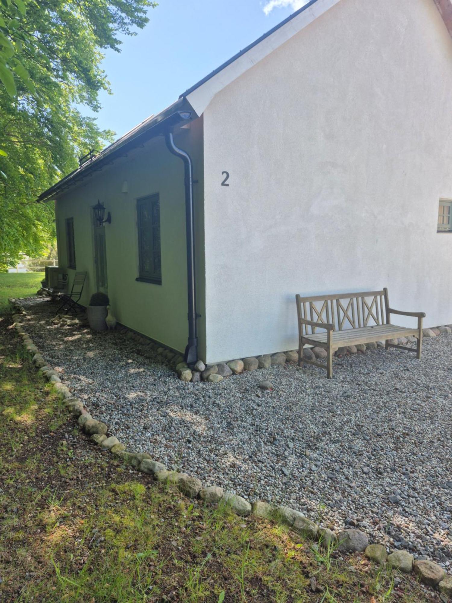 Mysigt Hus I Liten By Naera Havet Ystad Bagian luar foto